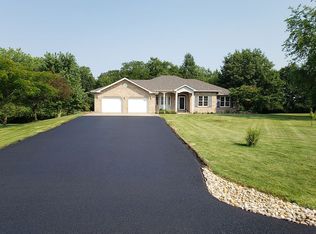 10 Timberview Ct, Highland, IL 62249