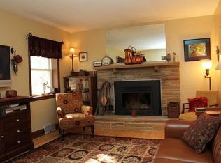 4606 N 106th St, Wauwatosa, WI 53225