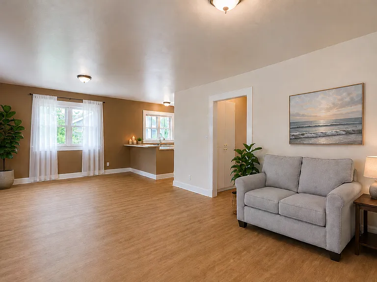 611 W Mulberry St — Photo 3