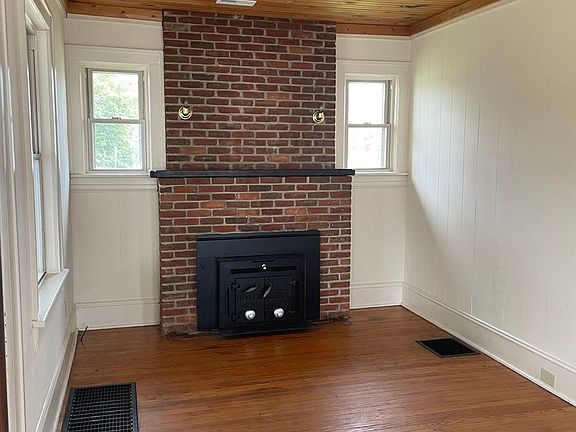 3rd image of 725 Mississippi Ave NE
