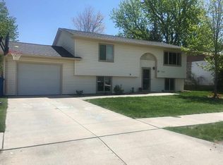1327 13th Ave, Kearney, NE 68845