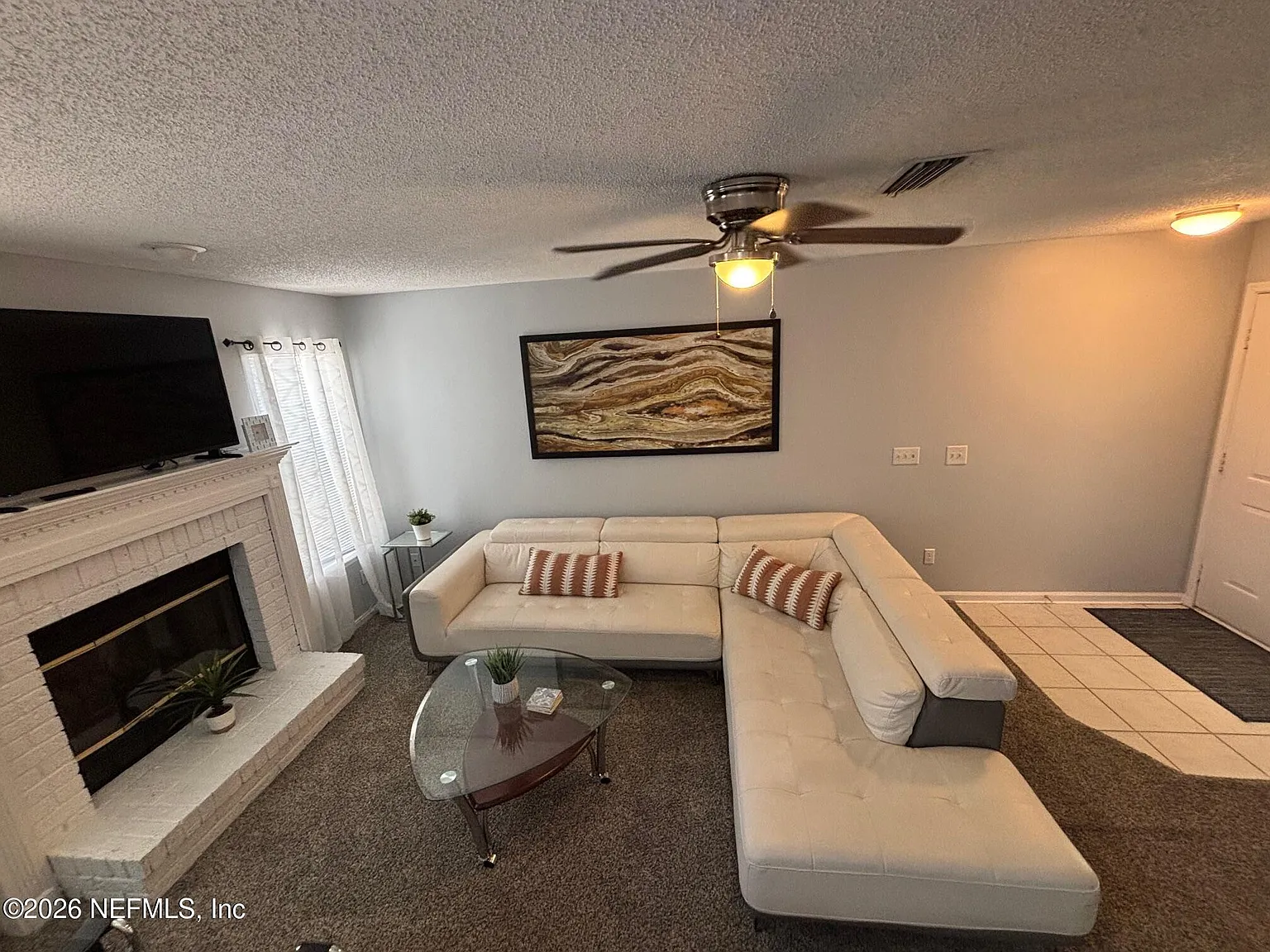 3 bed, 2.5 bath, 1304 sqft, $2,300 — Photo 4
