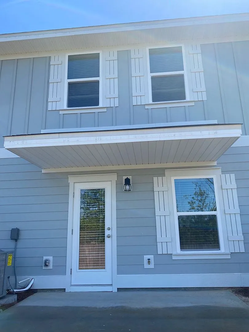 Modern, Spacious & Efficient Townhome in Lynn Haven! *1/2 OFF Security Deposit for Active-Duty Mi... — Photo 2