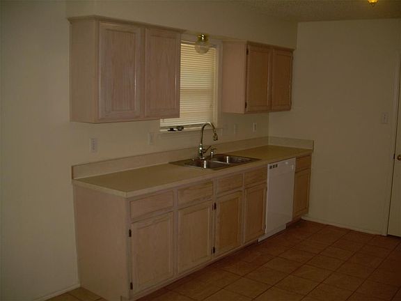 3rd image of 2209 Carverly Dr