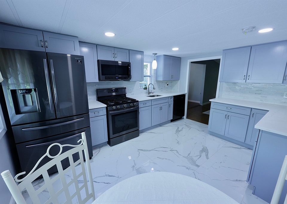 1st image of 40 Trout Brook Dr