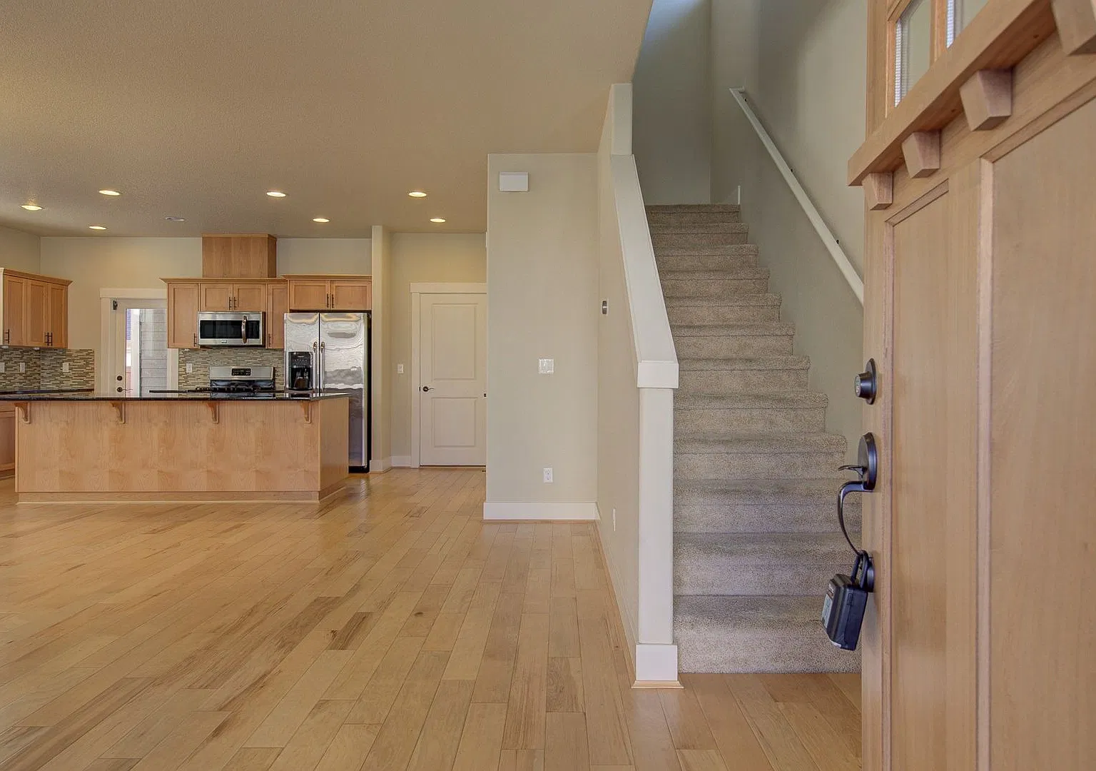 Beautiful 3-Bedroom Home in Beaverton's Summer Falls Neighborhood! — Photo 3