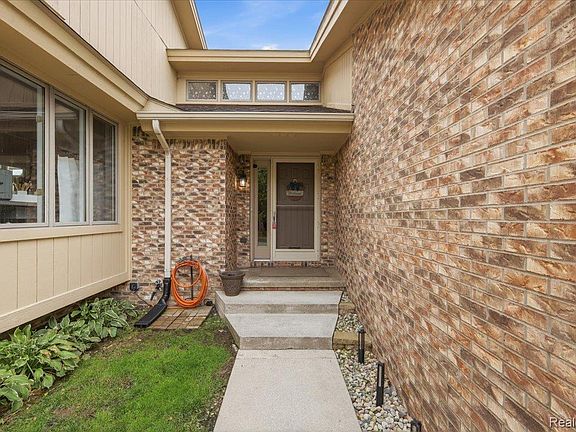 3rd image of 4797 Fairway Ct #16