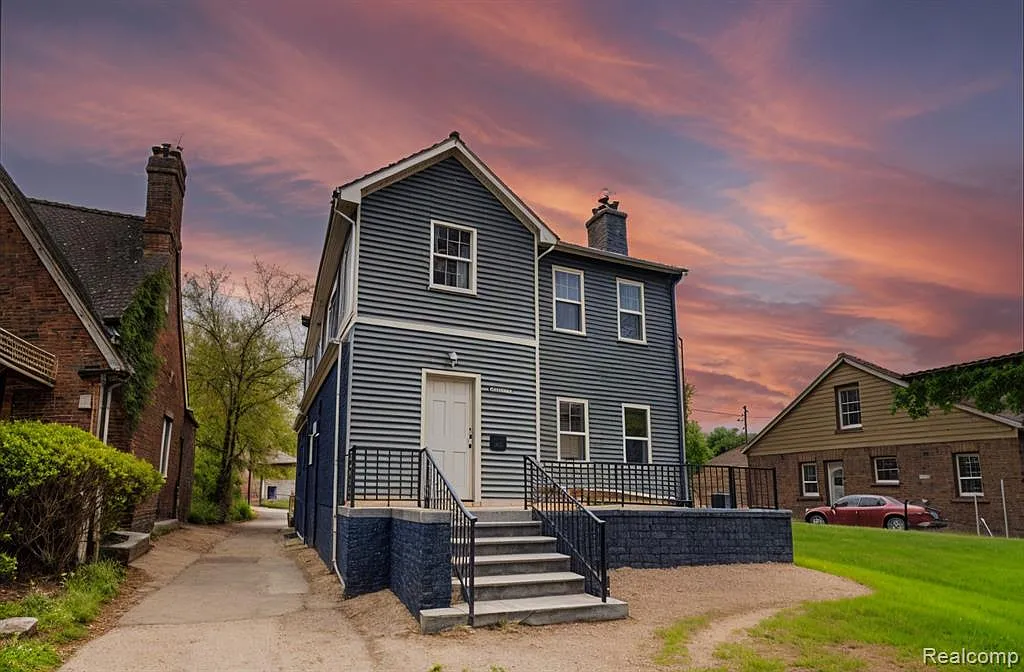 4 bed, 2.5 bath, 1977 sqft, $1,875 — Photo 1
