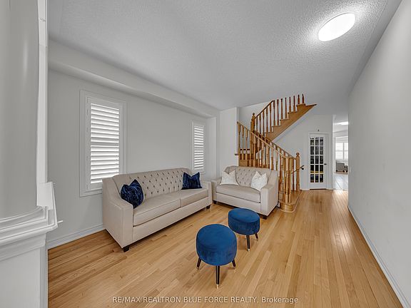 4th image of 38 Pinedale Ave