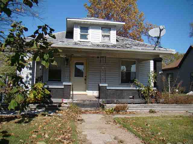 2nd image of 3120 E Sycamore Ave