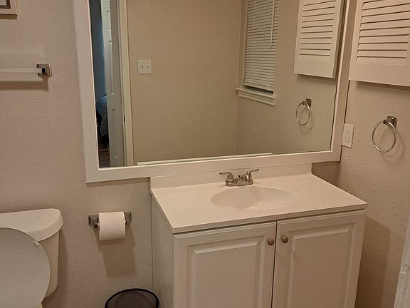 4th image of 1702 Crest Point Dr
