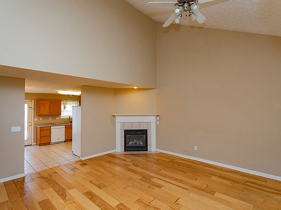 2nd image of 1940 Ellison Dr