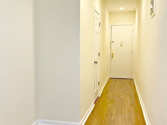 4th image of 901 Washington Ave #4G