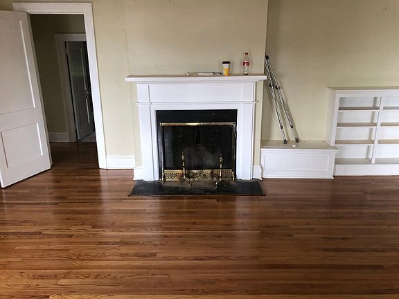 2nd image of 607 W Poplar St