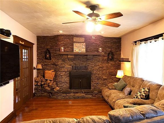 3rd image of 222 Arch Ave