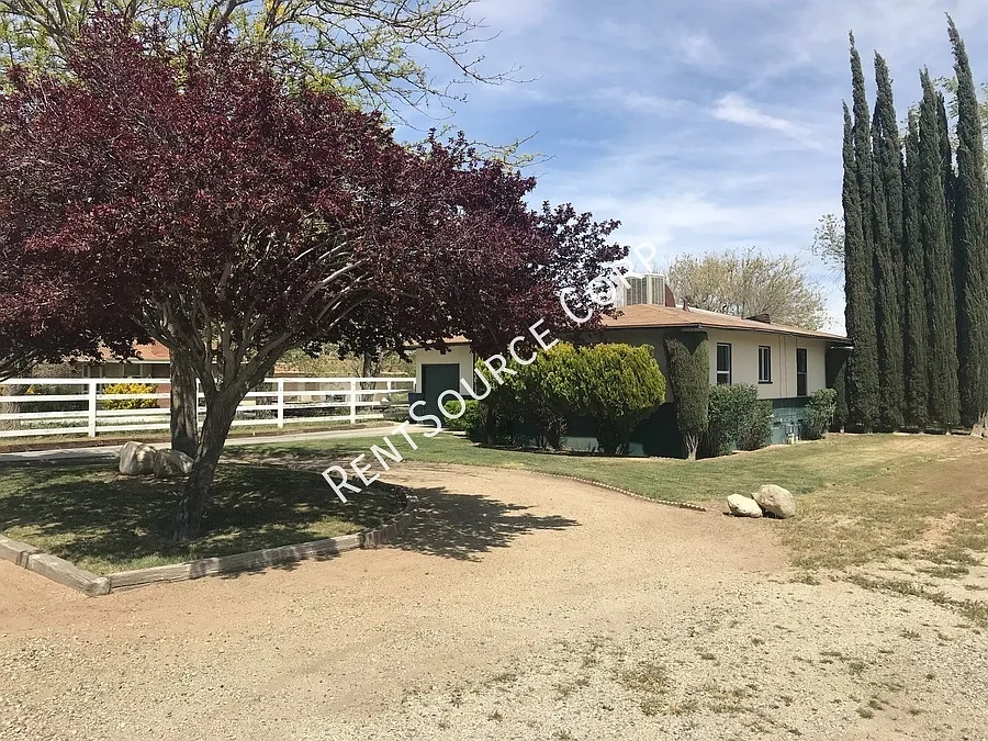 2 Bedroom 1 Bath Home in West Lancaster! — Photo 3