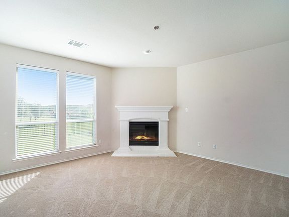 4th image of 1212 Sweetwater Dr
