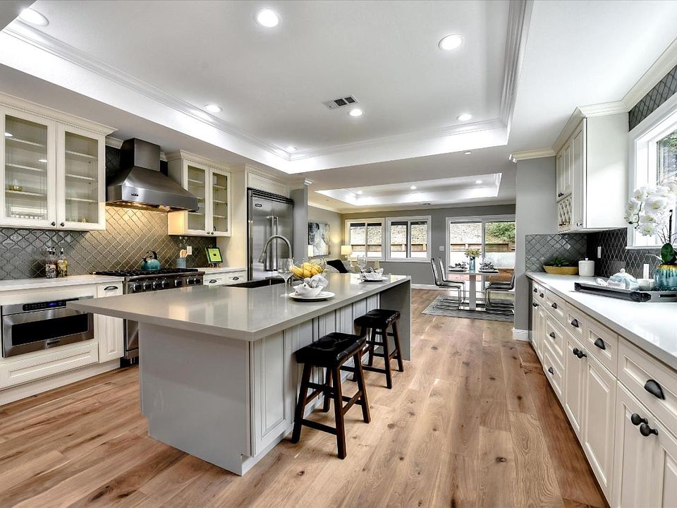1st image of 2611 Oakmont Dr