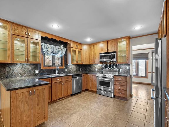 5th image of 622 La Petite Ct