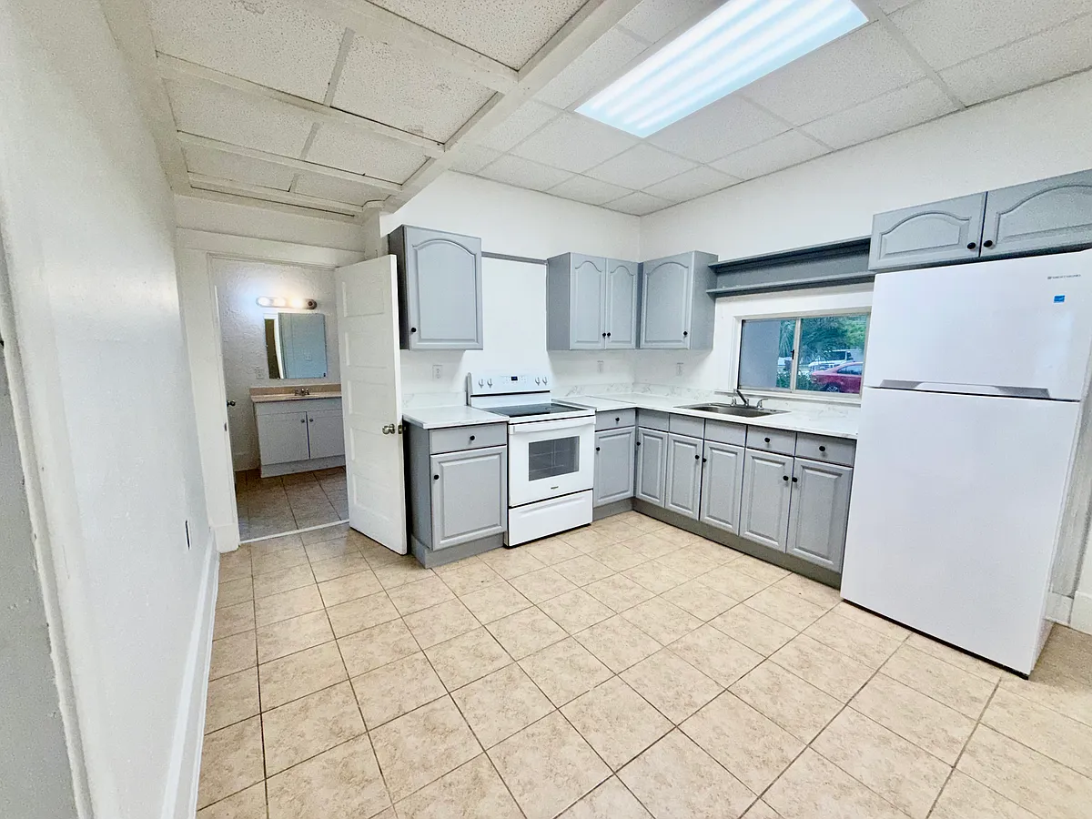 Building Photo - 104 N Clyde Ave #A