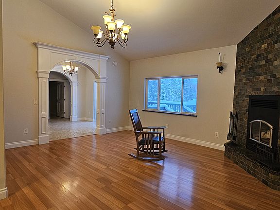 3rd image of 1480 S Kittiwake St