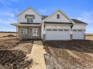 303 Collins Dr, Mahomet, IL 61853