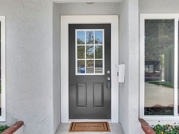3rd image of 22856 Wyandotte St