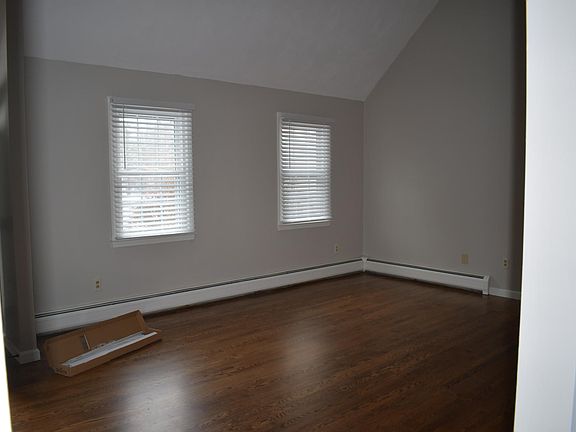 3rd image of 14 Stillwater Dr