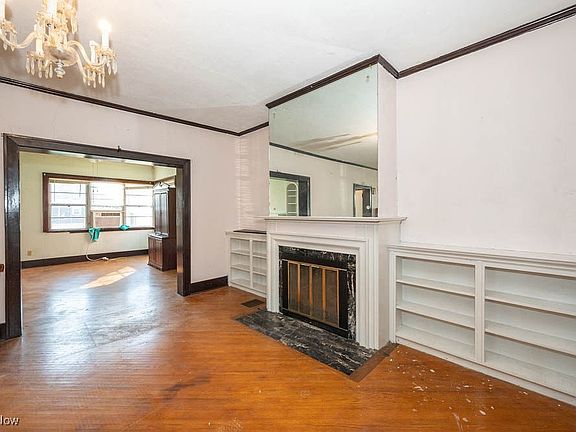 4th image of 329 Thompson Ave