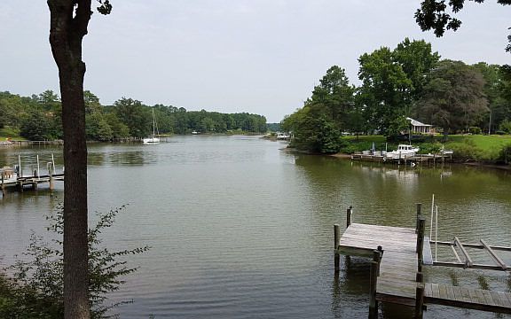 2nd image of 137 Wharf Ln