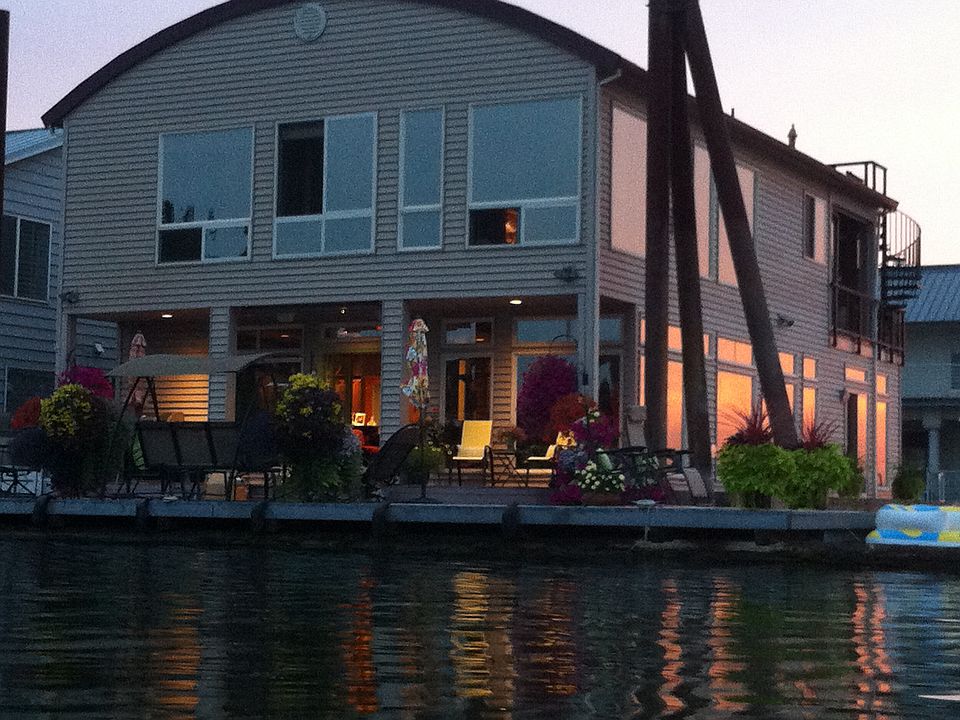 "Up River" Outside Corner 