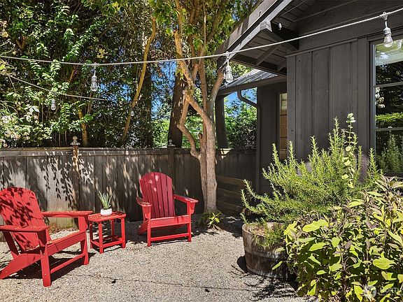 3rd image of 1426 37th Avenue E
