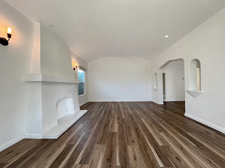 2318 Eucalyptus Ave #2318 — Photo 8