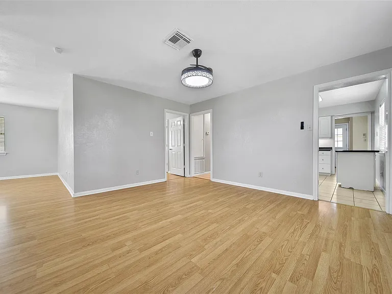 307 Lawrence St — Photo 7