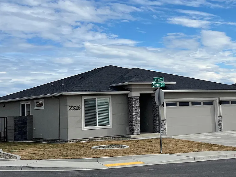 2326 Siena Ave — Photo 1