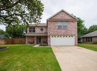 2005 Barton Springs Dr, Corinth, TX 76210
