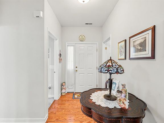 3rd image of 105 Legacy Oaks Pl
