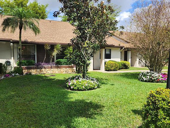 3rd image of 3226 S Carambola Cir S