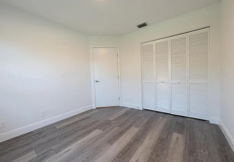 10651 Buttonwood Lake Dr — Photo 16