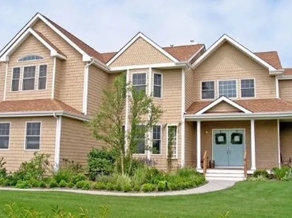https://photos.zillowstatic.com/fp/d2df26c4494c78afaa2b727f60317d15-p_e.webp