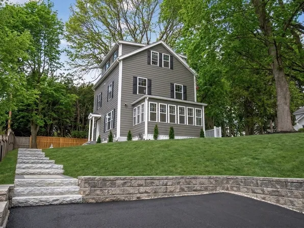 10 Johnson St, Newburyport, MA 01950