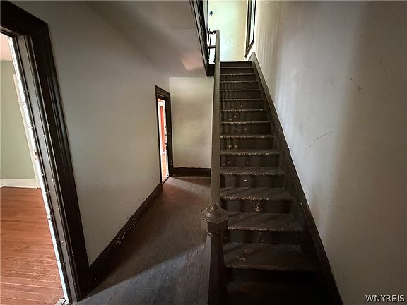 5th image of 320 Maryland St
