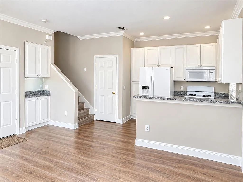3 bed, 2.5 bath, 1113 sqft, $3,500 — Photo 4