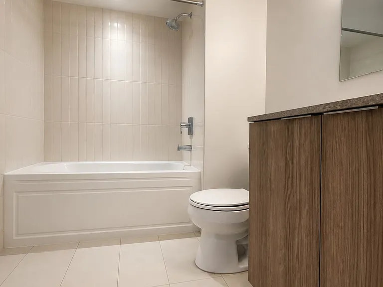 955 Bay St #318 — Photo 6