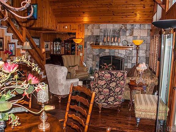5th image of 994 La Belle Cir