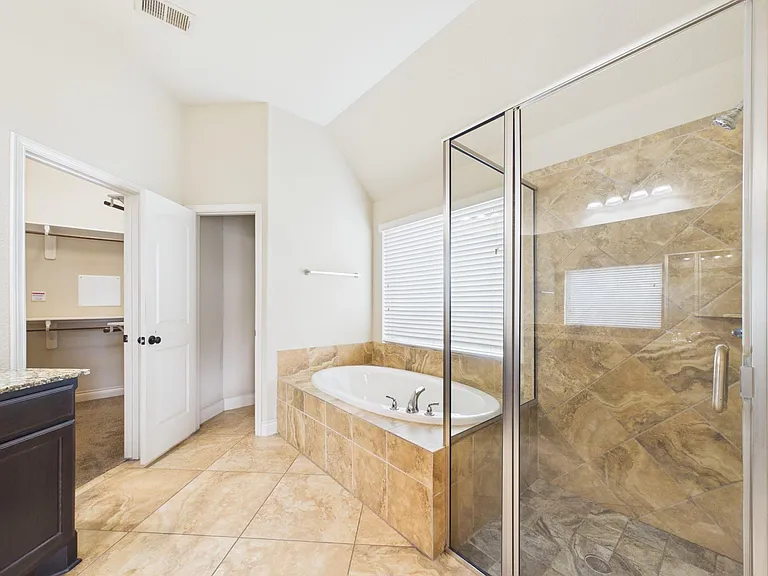 2807 Naples Park Ln — Photo 18