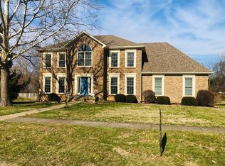 900 Foxfire Dr, Louisville, KY 40223