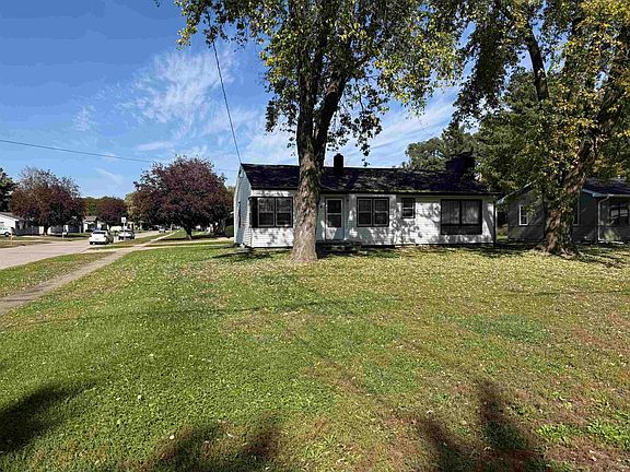 3rd image of 1710 Huntington Rd