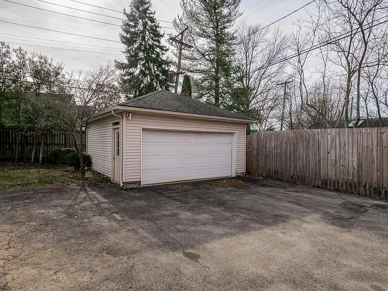 1378 Fontaine Rd — Photo 43