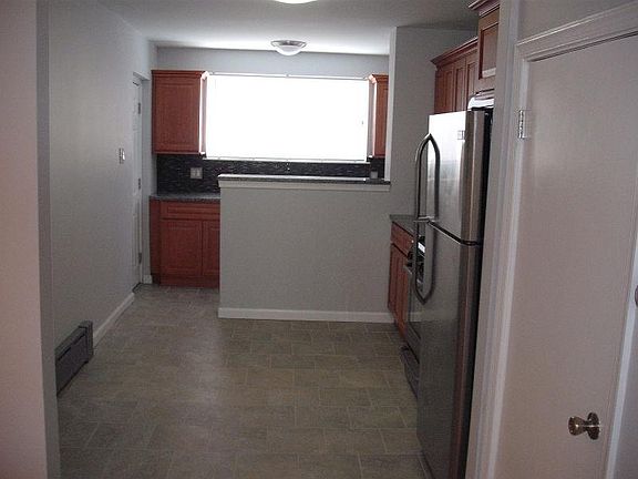 5th image of 2631 S Juniper St